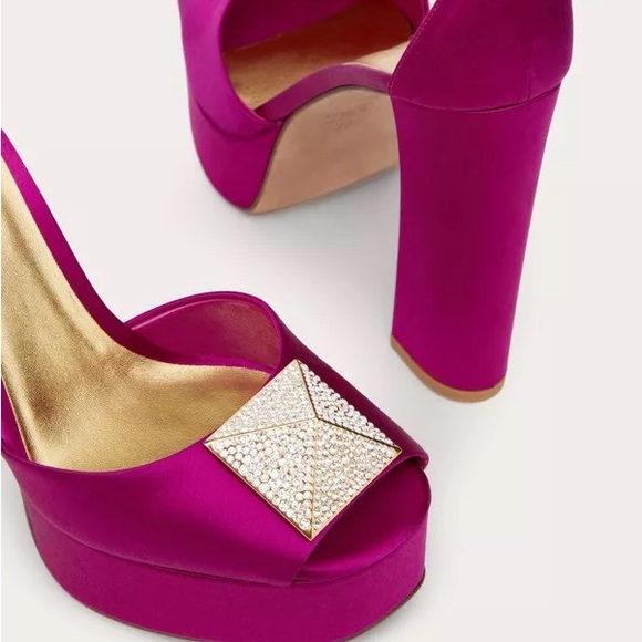 Authentic Valentino Garavani Satin Platform Pumps - Picture 7 of 10